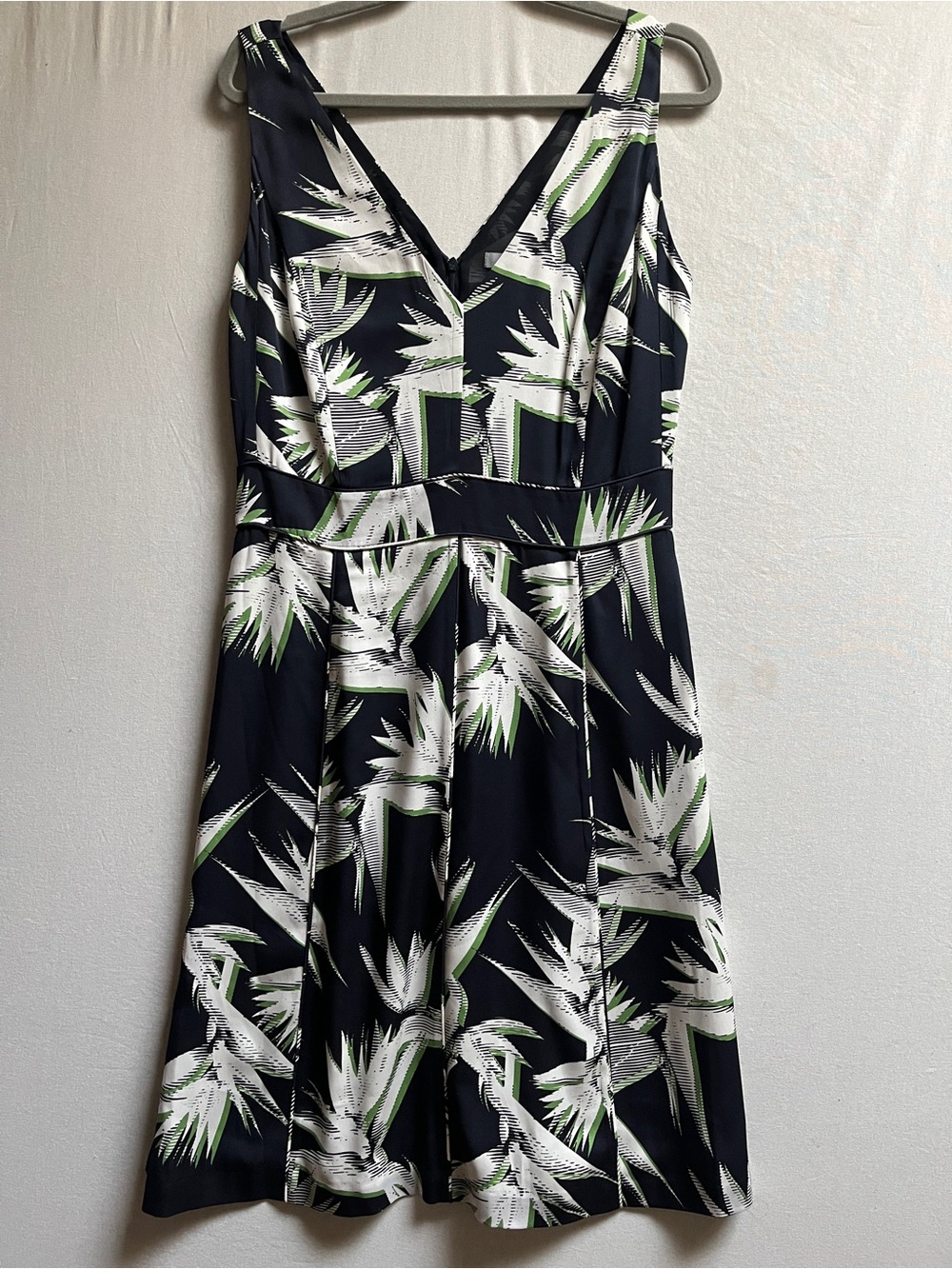 Classiques Entier 100% Silk V-Neck Palm Print Midi Dress Womens Size 10